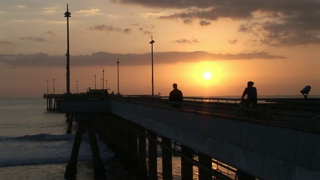 (HD1080i)从码头欣赏日落，日出视频素材