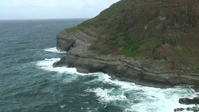 (HD1080i)自然的力量:风暴海浪冲击悬崖视频下载