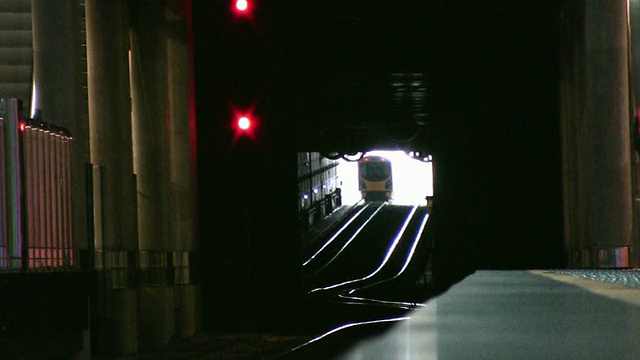 (HD1080i)隧道尽头的光视频素材