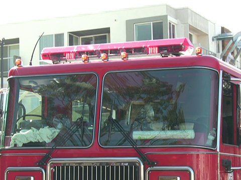 红色消防车，前视图视频下载