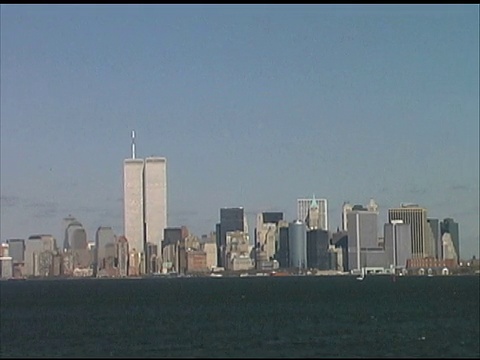 世界贸易中心，曼哈顿，纽约(宽)2001年8月从船上视频下载