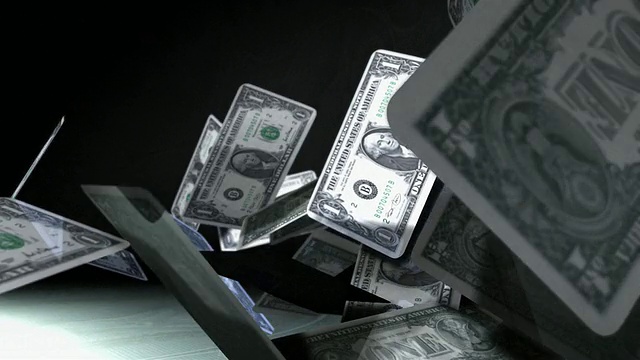 CGI, TU, CU, SLO MO，一美元钞票的金字塔，下落，工作室拍摄视频素材
