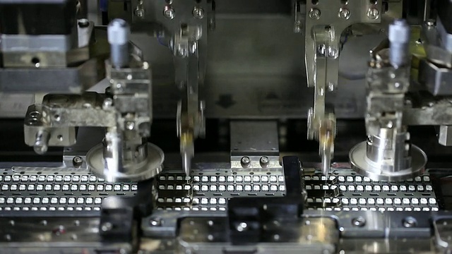 MS机器人组装电脑芯片/半导体/首尔，韩国视频素材
