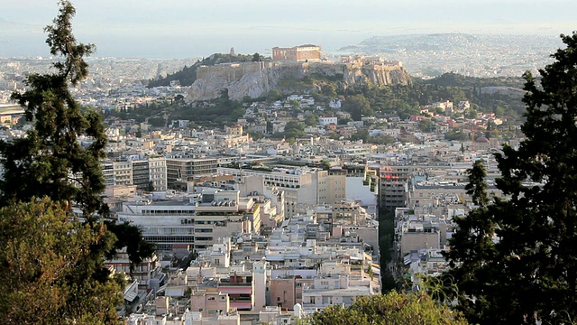 雅典城和远处的卫城，希腊雅典视频下载