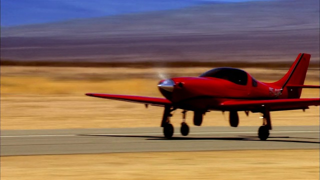 科罗拉多，TS，美国，亚利桑那州，大峡谷，Lancair Legacy从沙漠跑道起飞视频素材