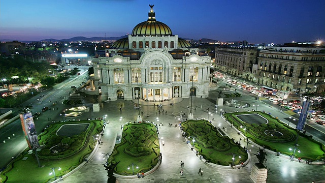 T/L, WS, HA, Palacio de Bellas Artes黄昏照明，墨西哥城，墨西哥视频素材