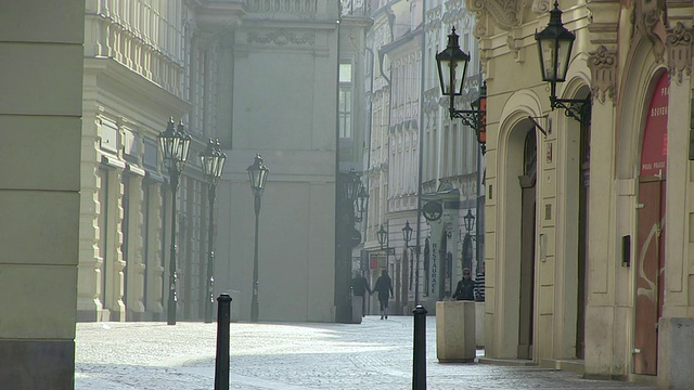 布拉格老城广场附近celetna街的MS View, Hlavni mesto Praha，捷克共和国视频素材