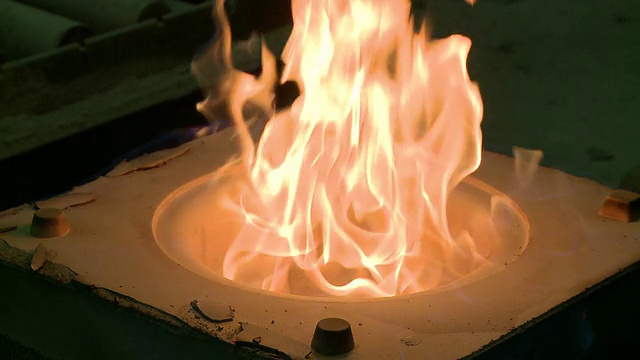 CU火焰从铸造厂/兰根菲尔德，北莱茵-威斯特法伦，德国视频下载