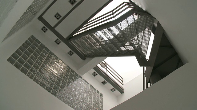 金属楼梯/布鲁塞尔，比利时视频下载
