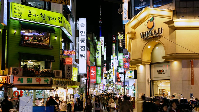 WS T/L购物区的人们，首尔，韩国视频素材