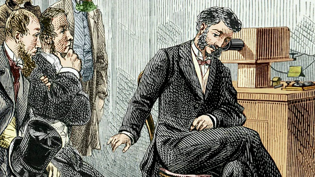 第一次打长途电话。1876年，亚历山大·格雷厄姆·贝尔(1847-1922，中)第一次拨打长途电话。视频下载