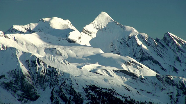 伯恩斯阿尔卑斯山的冬季/格林德沃，伯恩斯奥伯兰，瑞士视频下载