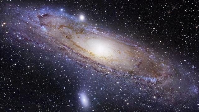 仙女座星系(M31)，光学图像。仙女座星系距离我们只有250万光年，是离我们最近的主要星系。视频下载