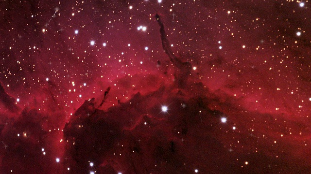 鹈鹕星云中的气柱(IC 5067)。r视频素材