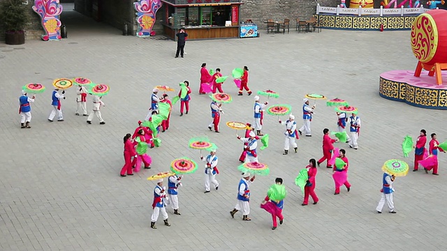 中国陕西西安，春节期间HA人表演秧歌视频下载
