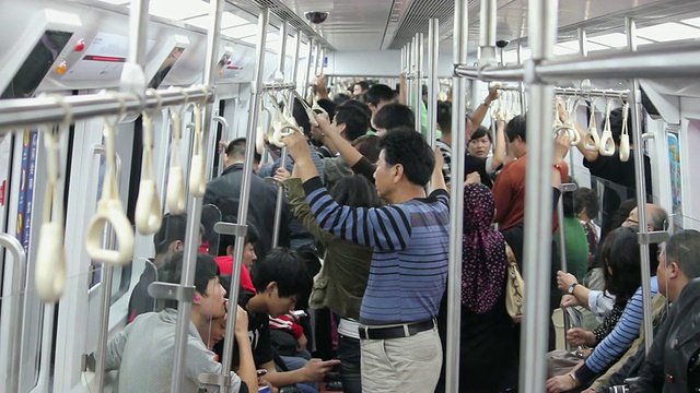 MS People on subway/西安，陕西，中国视频素材