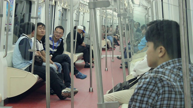 MS人在地铁/西安，陕西，中国视频素材