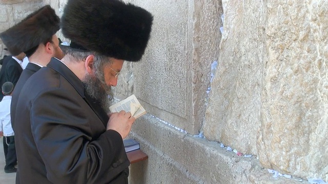 以色列，耶路撒冷，Mechoz耶路撒冷，犹太人在哭墙祈祷视频下载
