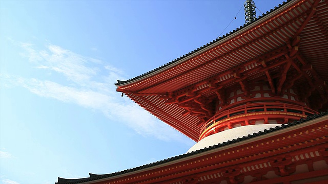 日本和歌山Kouya寺庙的红色屋顶视频素材