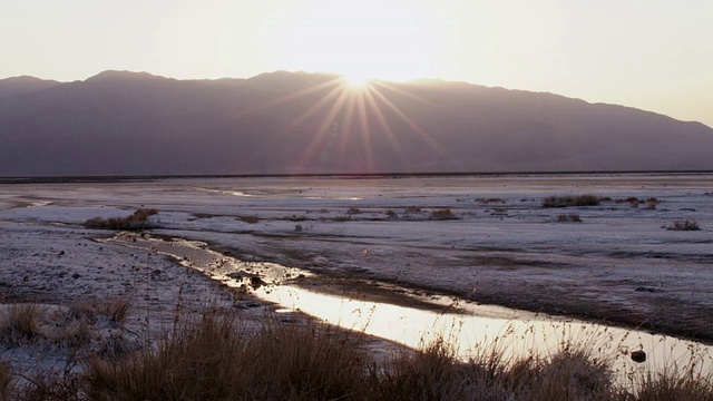日落在盐沙漠/ Trona，加利福尼亚，美国视频素材