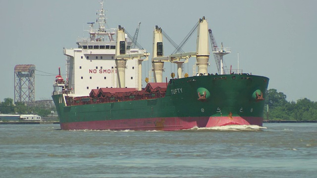 MS TS货船巡游于密西西比河/新奥尔良，路易斯安那州，美国视频下载