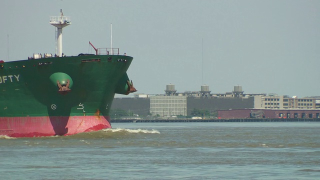 MS TS货船巡游于密西西比河/新奥尔良，路易斯安那州，美国视频素材