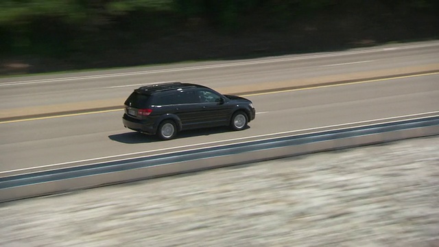 美国密苏里州圣路易斯高速公路上行驶的汽车视频下载