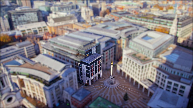 迷你伦敦——伦敦圣保罗附近的Paternoster广场。视频下载