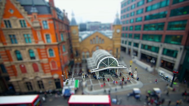 微型伦敦-利物浦街车站入口主教门在伦敦市视频素材