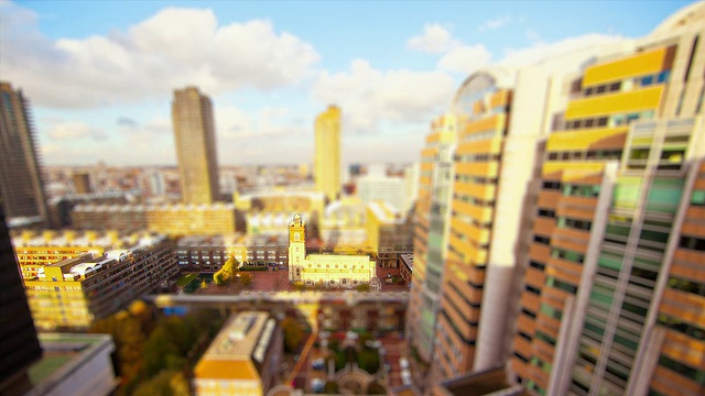 微型伦敦-巴比肯中心与教堂，伦敦城，摩天大楼从高处的有利位置视频素材