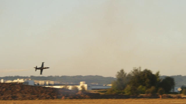 爱国者喷气式飞机在一次航空展上低空飞过和返回视频素材