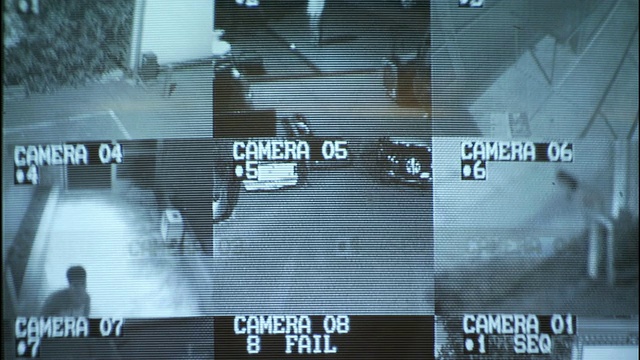美国加州洛杉矶，监控摄像头显示人们在办公大楼里行走视频素材