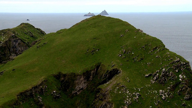 爱尔兰明斯特克里附近海域的航空WS POV Skellig岩视频下载