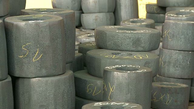 德国北莱茵威斯特伐利亚瑞姆沙伊德钢铁厂的MS环轧厂视频素材