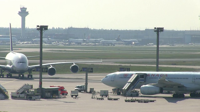 机场的照片，许多飞机也在德国黑塞法兰克福机场视频素材