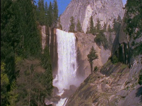 约塞米蒂瀑布/约塞米蒂国家公园，加利福尼亚州视频素材