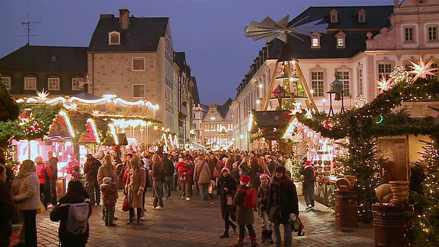 德国莱茵兰-普法尔茨的特里尔圣诞市场视频下载