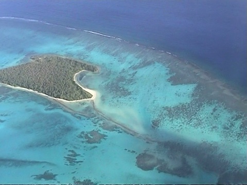 从南太平洋飞机上鸟瞰汤加视频下载