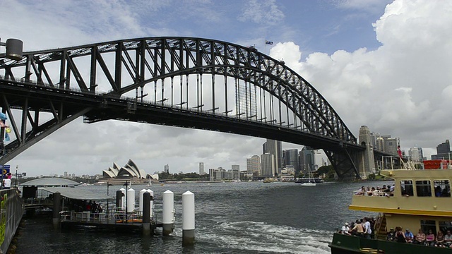 特写著名的悉尼歌剧院澳大利亚悉尼渡轮和海港大桥在新南威尔士州视频素材