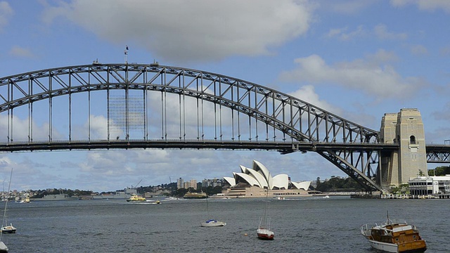 澳大利亚新南威尔士州的悉尼港，歌剧院和海港大桥视频素材
