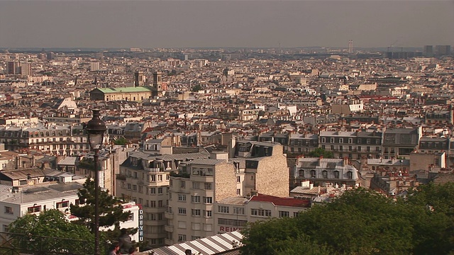 从蒙马特/巴黎，法兰西岛，法国的城市景观视频下载
