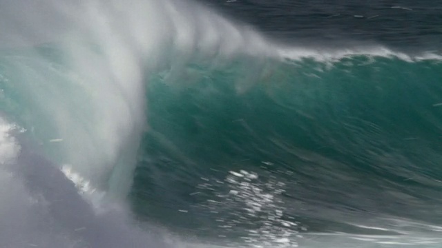 空浪与离岸风打破礁/哈雷瓦，夏威夷，美国视频下载