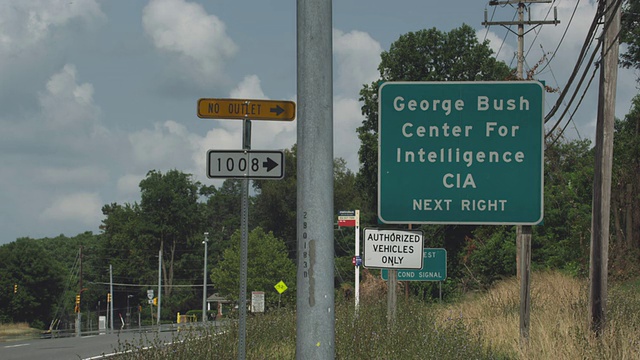 美国哥伦比亚特区华盛顿中央情报局的高速公路标志视频素材