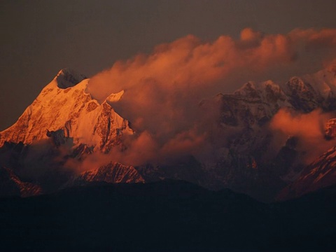 印度喜马拉雅山顶上的夜光视频下载