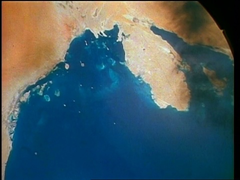 从太空看到的地球，在中东，科威特油井起火，烟雾，STS-40视频素材
