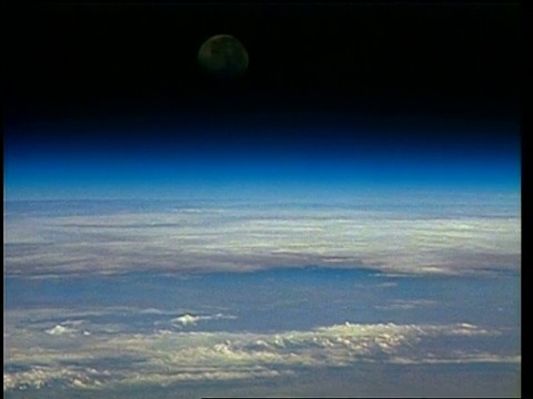 月亮在地平线上，STS-64视频素材