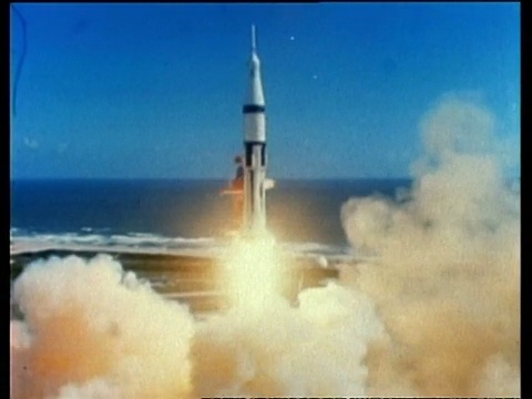 阿波罗土星7号在美国佛罗里达州肯尼迪角发射升空视频素材
