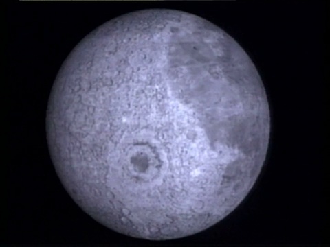 CU月球，放大到表面细节视频下载