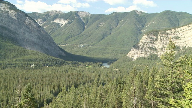 湖和山脉景观/班夫，阿尔伯塔，加拿大视频下载