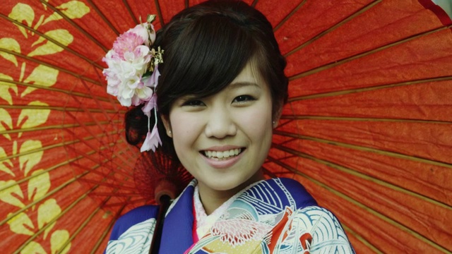 穿着和服的日本女孩视频素材